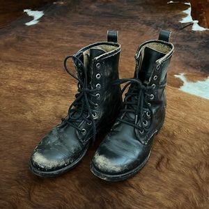 FRYE Veronica combat boots in antiqued black sz 5.5